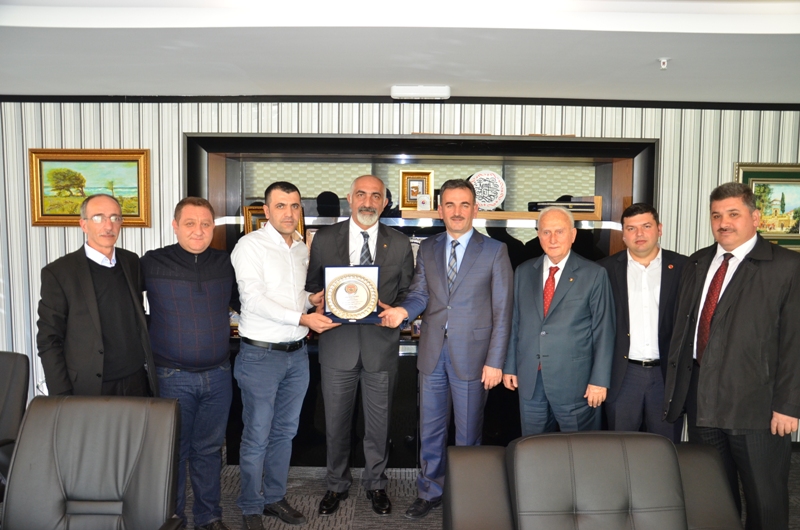 Gemlik Spor?dan Yıldırım?a plaket